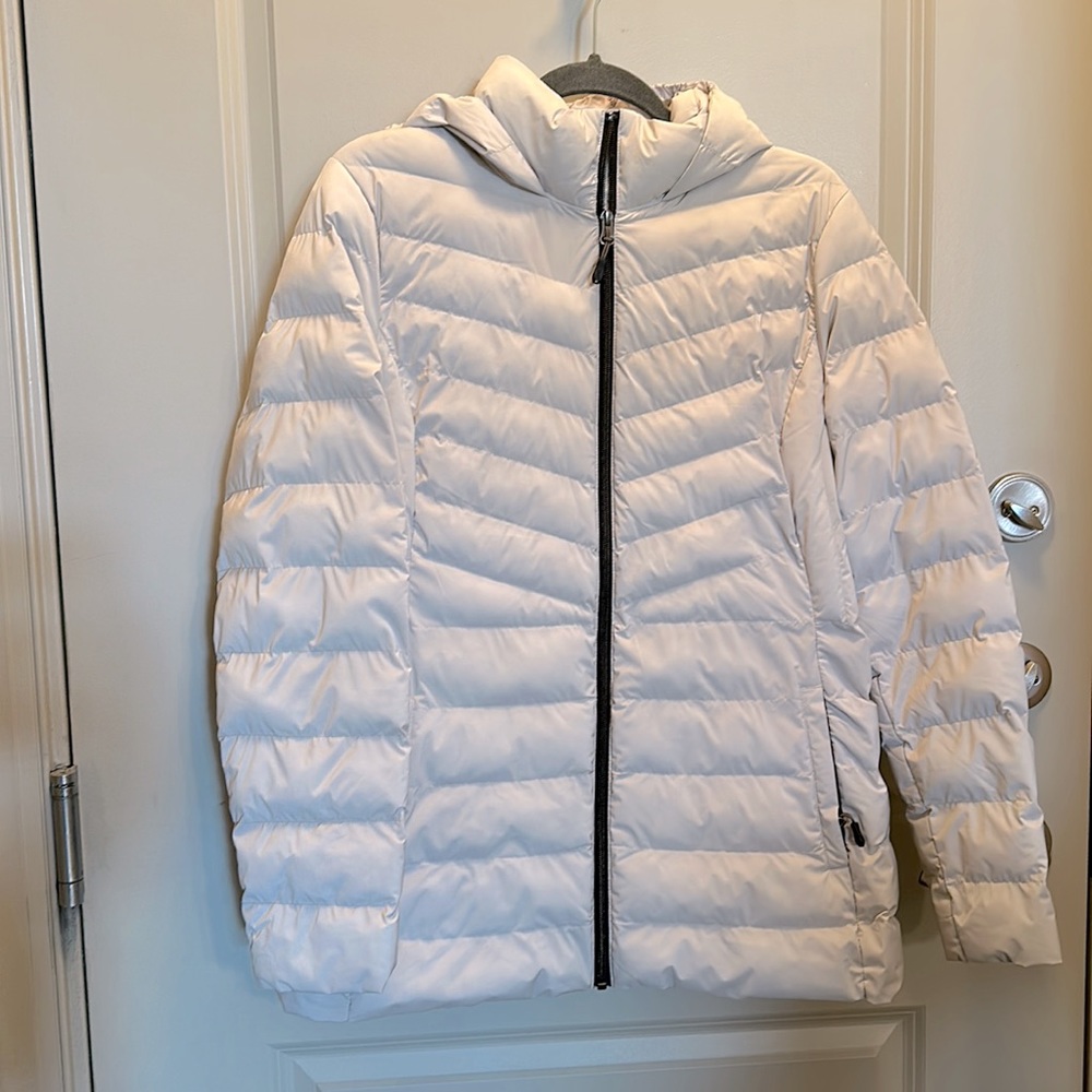 Cream puffer jacket with hood